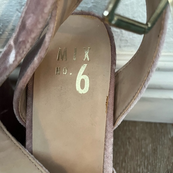 Velvet light pink heels size 8 - Picture 3 of 6